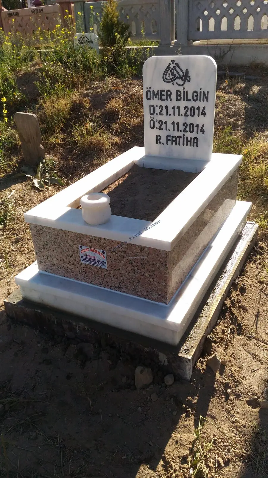 Isparta’da yapılmış, çerçeveli ve baş taşlı bir kabir — 243