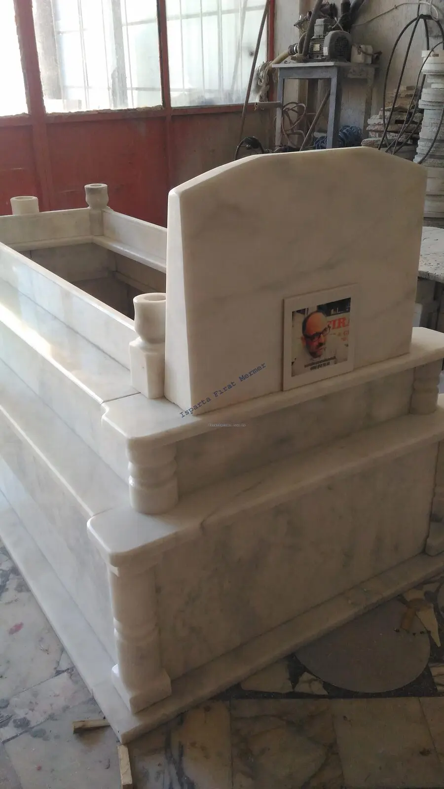 Isparta’da yapılmış, çerçeveli ve baş taşlı bir kabir — 250