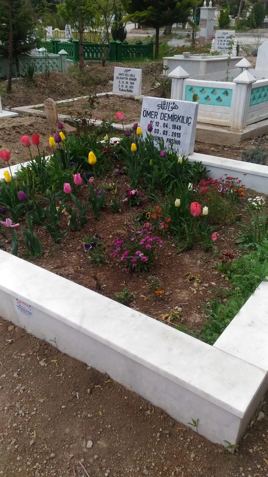 Isparta’da yapılmış, çerçeveli ve baş taşlı bir kabir — 252