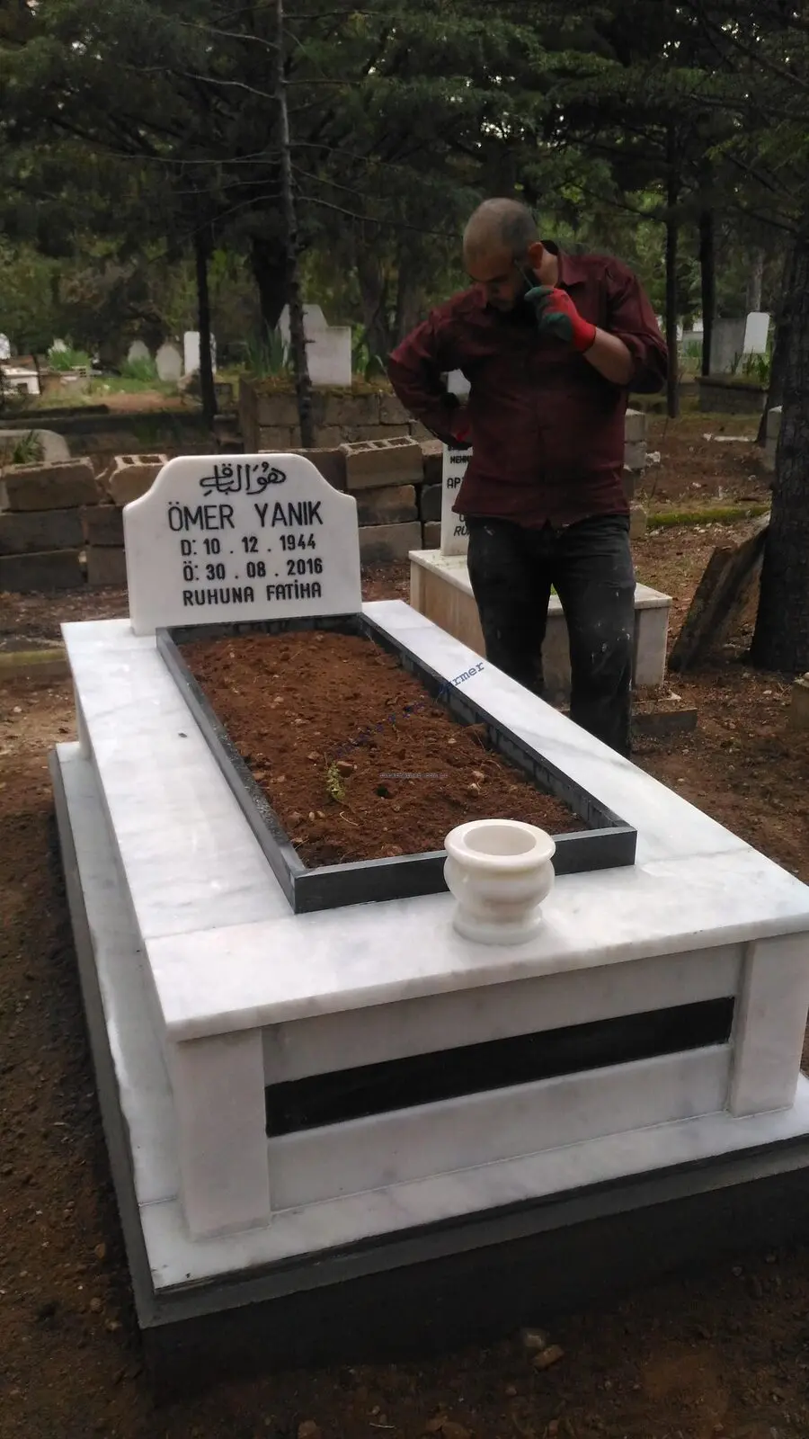 Isparta’da yapılmış, çerçeveli ve baş taşlı bir kabir — 256
