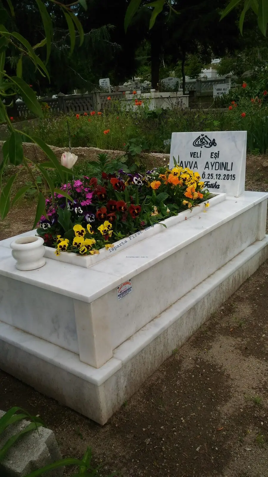 Isparta’da yapılmış, çerçeveli ve baş taşlı bir kabir — 259