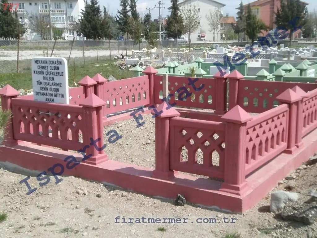 Bir mezarın çevresini saran, korkuluklu çevre duvarı — 288